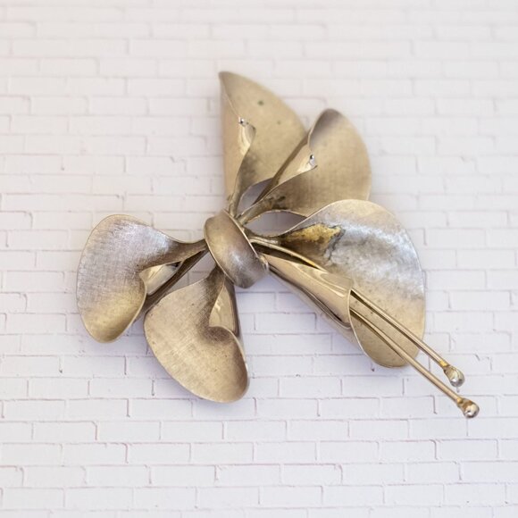 Vintage Gold Tone Floral Abstract Ribbon Brooch - V21 - Picture 1 of 2